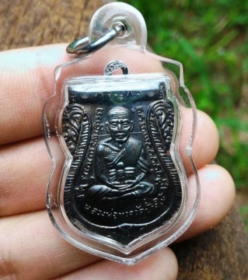 หลวงปู่ทวด หูมีขีด หลวงพ่อทอง วัดสำเภาเชย เนื้อนวะโลหะ สวยตอกโค๊ดสามจุด