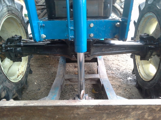 ขายรถไถนิวฮอแลน TT 75 เอกสารอินวอยสองเพาดันหน้า หางสามสภาพสวยพร้อมใช้