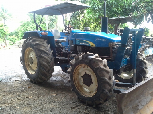 ขายรถไถนิวฮอแลน TT 75 เอกสารอินวอยสองเพาดันหน้า หางสามสภาพสวยพร้อมใช้