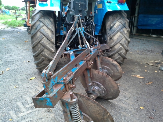 ขายรถไถนิวฮอแลน TT 75 เอกสารอินวอยสองเพาดันหน้า หางสามสภาพสวยพร้อมใช้