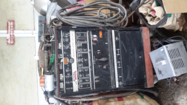 ตู้เชื่อม ACDC เชื่อมได้ทุกงาน  รุ่น LINCOLN  พร้อมใช้งานมีสายและอุปกรครบรายระเอียดเพิ่มเติมโทรสอบถาม