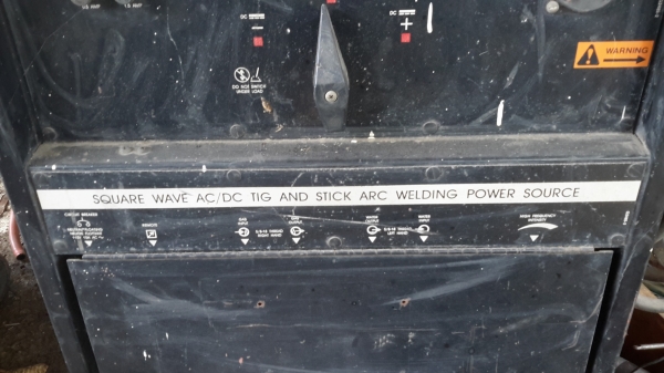 ตู้เชื่อม ACDC เชื่อมได้ทุกงาน  รุ่น LINCOLN  พร้อมใช้งานมีสายและอุปกรครบรายระเอียดเพิ่มเติมโทรสอบถาม