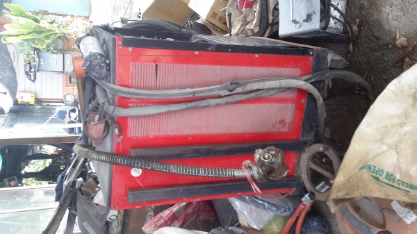 ตู้เชื่อม ACDC เชื่อมได้ทุกงาน  รุ่น LINCOLN  พร้อมใช้งานมีสายและอุปกรครบรายระเอียดเพิ่มเติมโทรสอบถาม