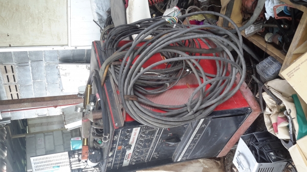 ตู้เชื่อม ACDC เชื่อมได้ทุกงาน  รุ่น LINCOLN  พร้อมใช้งานมีสายและอุปกรครบรายระเอียดเพิ่มเติมโทรสอบถาม