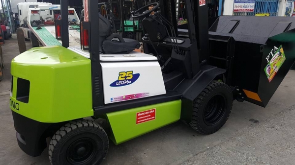 แหล่งรวมรถโฟล์คลิฟท์งาเทอิ้งค์ฟอร์คงากระดกเทได้สำหรับตักยางก้อนยางพาราตักยางถ้วยตักขี้ยางเศษยางตักปามล์