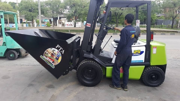 แหล่งรวมรถโฟล์คลิฟท์งาเทอิ้งค์ฟอร์คงากระดกเทได้สำหรับตักยางก้อนยางพาราตักยางถ้วยตักขี้ยางเศษยางตักปามล์