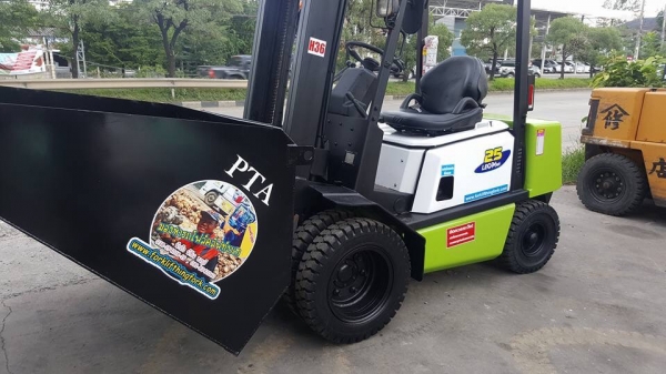 แหล่งรวมรถโฟล์คลิฟท์งาเทอิ้งค์ฟอร์คงากระดกเทได้สำหรับตักยางก้อนยางพาราตักยางถ้วยตักขี้ยางเศษยางตักปามล์