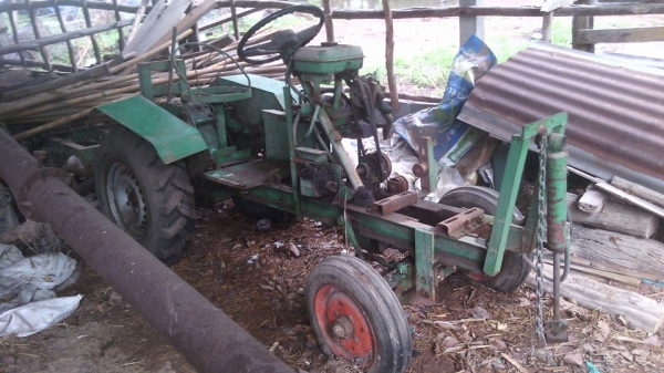 ตัวถังรถไถนั่งขับติดไฮโดรลิค