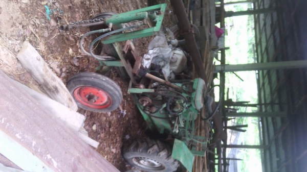 ตัวถังรถไถนั่งขับติดไฮโดรลิค