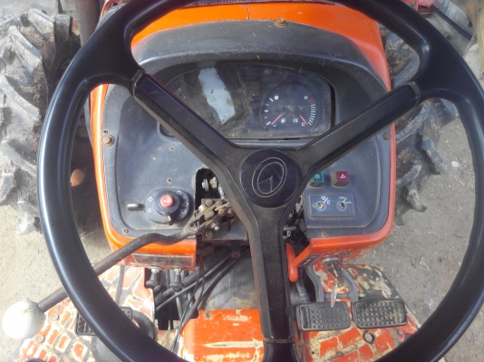 ขายด่วนKUBOTAรุ่นM70 รถเครื่องดีพร้อมใช้งานยางสวยเอกสารเล่มทะเบียนขายไม่แพง