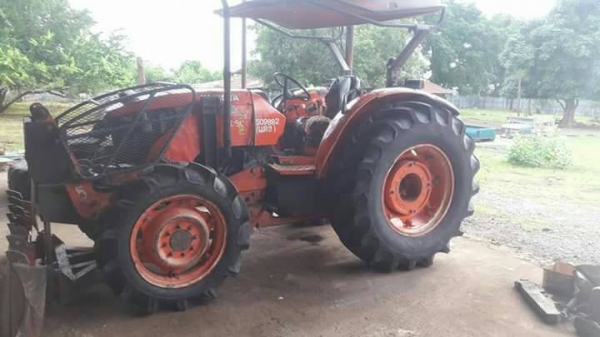 ขายด่วนKUBOTAรุ่นM70 รถเครื่องดีพร้อมใช้งานยางสวยเอกสารเล่มทะเบียนขายไม่แพง