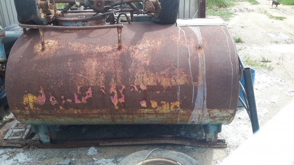 แท้ง น้ำขนาด2000ลิตร  พร้อมขาตั้ง ใส่รถกระบะ  ไม่รั่วไม่ผุใช้งานได้