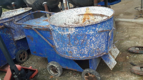 เครื่องโม่ ปูนมอเตอ  สภาพใช้งานได้มีมอเต่อมิตซูบิชิ -3HP ติดตั้งพร้อมใช้งานมี3ตัวตัวล่ะ 14000