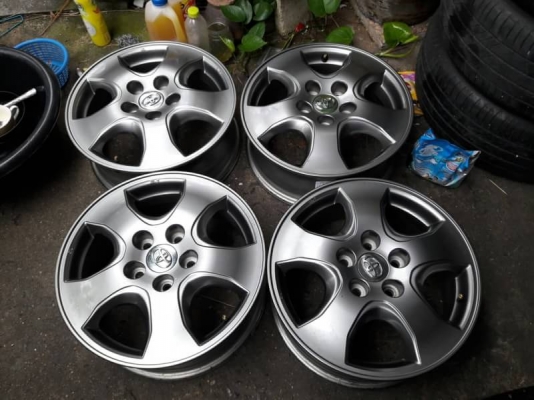 ล้อtoyota ขอบ16 สีรมดำชุดล่ะ 5,500
