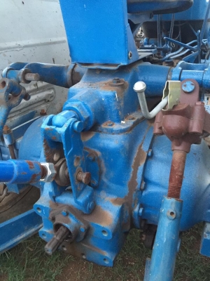 FORD 77 T-5 อุปกรดันหน้า ผาน3 เครื่องดีปั้มพอ. ไฮดรอลิคดี