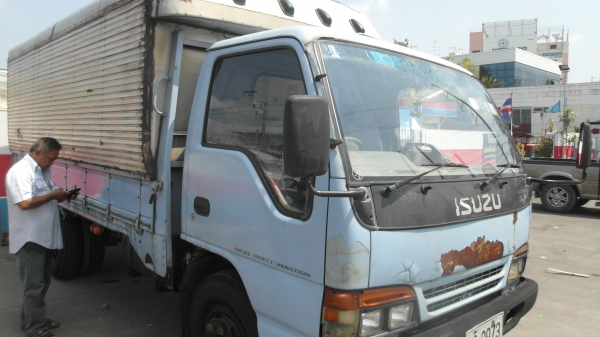 ขาย 6 ล้อ อีซูซุ NPR  ฝาขาว เครื่อง 120 แรง กระบะคาร์โก้มีหลังคา ยาว 4.30 เมตร