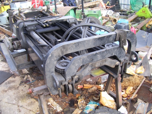 ขายด่วน เสารถยก TCM  2.5 T สูง 4 เมตร แผงหน้างาสไลด์ 3 ท่อนเข้าตู้