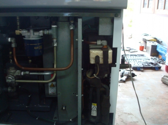 AIRMAN SAS4SD ปั๊มลมสกรู 5แรงมี AIR DRYER ในตัว