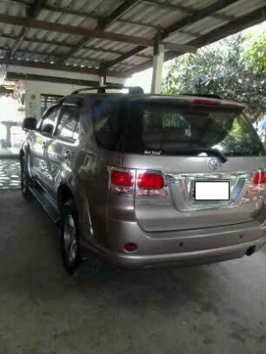 TOYOTA Fortuner ปี 06 4WD ตัวท๊อป เกียร์ AUTO เครื่อง 3.0 ดีเซล
