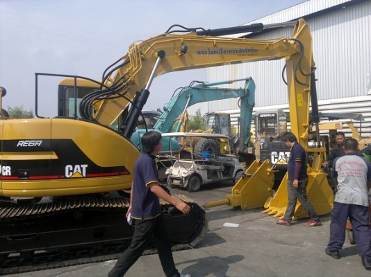 ให้เช่า รับเหมา แมคโฮพร้อมหัวกระแทก ใหม่แรงดี ประหยัดน้ำมัน