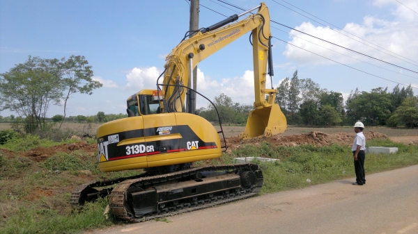 ให้เช่า รับเหมา แมคโฮพร้อมหัวกระแทก ใหม่แรงดี ประหยัดน้ำมัน