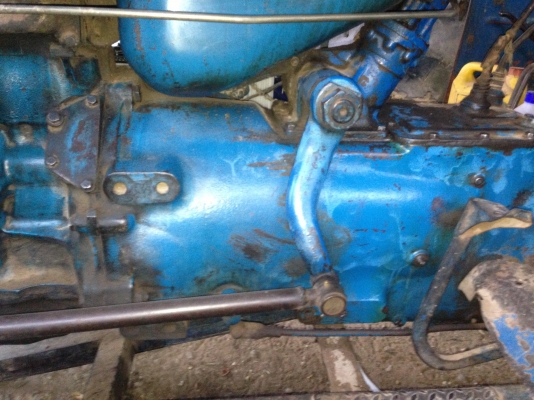 FORD 5000 - 1 เพลา T1 เครื่องแห้งแรงดีไม่มีเยิ้ม อุปกรณ์ครบพร้อมใช้งาน มีใบมีดดันหน้า ผานพรวนดิน 6 สภาพดี บังคับและควบคุมง่ายคล่องตัวดี ช่วงล่างแน่น ไฮดรอลิกส์ไม่มีแตกไม่มีรั่ว เอกสารเล่มทะเบียนครบพร้อมโอน ราคาต่อรองได้ครับ