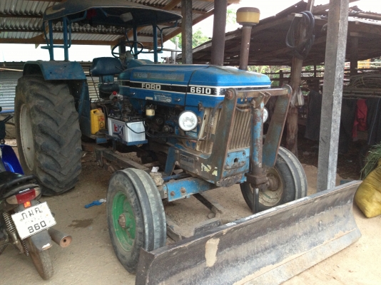 FORD 5000 - 1 เพลา T1 เครื่องแห้งแรงดีไม่มีเยิ้ม อุปกรณ์ครบพร้อมใช้งาน มีใบมีดดันหน้า ผานพรวนดิน 6 สภาพดี บังคับและควบคุมง่ายคล่องตัวดี ช่วงล่างแน่น ไฮดรอลิกส์ไม่มีแตกไม่มีรั่ว เอกสารเล่มทะเบียนครบพร้อมโอน ราคาต่อรองได้ครับ