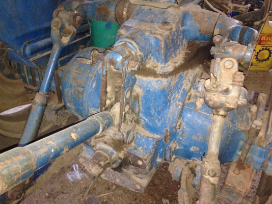 FORD 5000 - 1 เพลา T1 เครื่องแห้งแรงดีไม่มีเยิ้ม อุปกรณ์ครบพร้อมใช้งาน มีใบมีดดันหน้า ผานพรวนดิน 6 สภาพดี บังคับและควบคุมง่ายคล่องตัวดี ช่วงล่างแน่น ไฮดรอลิกส์ไม่มีแตกไม่มีรั่ว เอกสารเล่มทะเบียนครบพร้อมโอน ราคาต่อรองได้ครับ