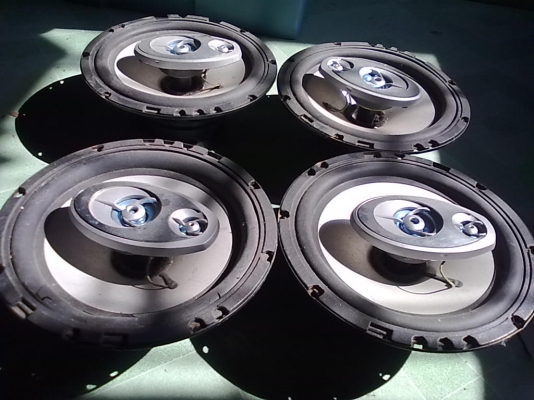 เครื่องเสียง  อไหล่รถ ถูกๆ หรือชอบอันไหนโทรมาครับ