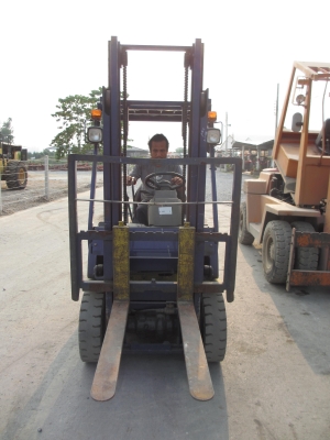 โฟคคลิฟ KOMATSU LEO PLUS 1.5 ตัน เสาสูง 3 เมตร เบนซิล นอกแท้ๆ โฟคคลิฟ KOMATSU LEO PLUS 1.5 ตัน เสาสูง 3 เมตร เบนซิล นอกแท้ๆ