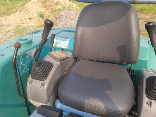 ขายรถขุดเก่านอก KOMATSU PC30-7 รุ่น 7 รถสวยสภาพดี แทรกใหม่