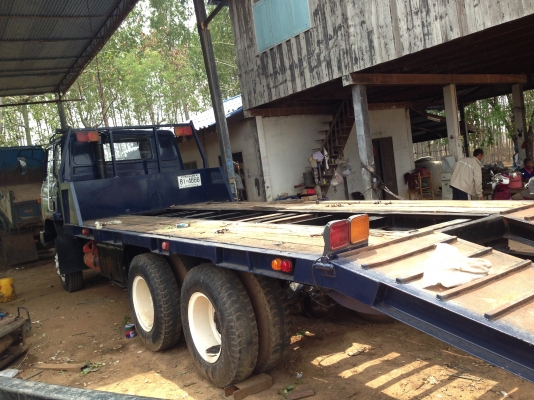 NISSAN UD 200 HP CW30 รถหางปลาสิบล้อ 2 เพลา เครื่องแน่นดีไม่มีเยิ้ม ใช้ลาก PC 200 ได้เลยครับ หัวเก๋งสวยมากไม่มีผุกร่อนภายในสวยครบ พวงมาลัยเพาเวอร์ เบรคทริ๊ปฟี้ครบครัน คัชซีใหญ่สวยไม่มีดาม ยางดี 70\% พร้อมลากพร้อมบรรทุกได้เลย เอกสารทะเบียนเต็มพร้อมโอน ราคาต