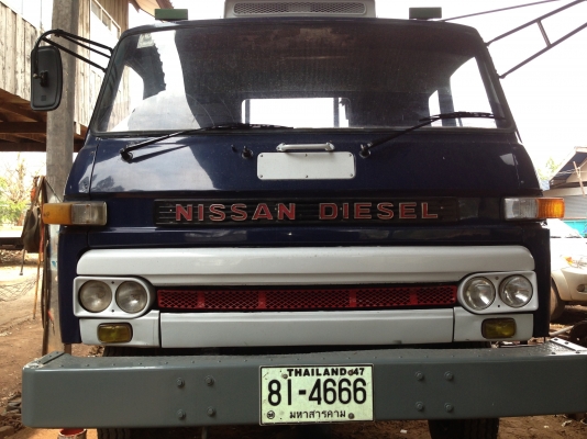 NISSAN UD 200 HP CW30 รถหางปลาสิบล้อ 2 เพลา เครื่องแน่นดีไม่มีเยิ้ม ใช้ลาก PC 200 ได้เลยครับ หัวเก๋งสวยมากไม่มีผุกร่อนภายในสวยครบ พวงมาลัยเพาเวอร์ เบรคทริ๊ปฟี้ครบครัน คัชซีใหญ่สวยไม่มีดาม ยางดี 70\% พร้อมลากพร้อมบรรทุกได้เลย เอกสารทะเบียนเต็มพร้อมโอน ราคาต
