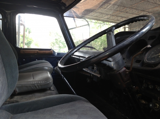 NISSAN UD 200 HP CW30 รถหางปลาสิบล้อ 2 เพลา เครื่องแน่นดีไม่มีเยิ้ม ใช้ลาก PC 200 ได้เลยครับ หัวเก๋งสวยมากไม่มีผุกร่อนภายในสวยครบ พวงมาลัยเพาเวอร์ เบรคทริ๊ปฟี้ครบครัน คัชซีใหญ่สวยไม่มีดาม ยางดี 70\% พร้อมลากพร้อมบรรทุกได้เลย เอกสารทะเบียนเต็มพร้อมโอน ราคาต