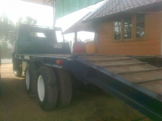 NISSAN UD 200 HP CW30 รถหางปลาสิบล้อ 2 เพลา เครื่องแน่นดีไม่มีเยิ้ม ใช้ลาก PC 200 ได้เลยครับ หัวเก๋งสวยมากไม่มีผุกร่อนภายในสวยครบ พวงมาลัยเพาเวอร์ เบรคทริ๊ปฟี้ครบครัน คัชซีใหญ่สวยไม่มีดาม ยางดี 70\% พร้อมลากพร้อมบรรทุกได้เลย เอกสารทะเบียนเต็มพร้อมโอน ราคาต