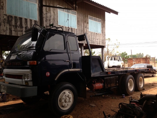 NISSAN UD 200 HP CW30 รถหางปลาสิบล้อ 2 เพลา เครื่องแน่นดีไม่มีเยิ้ม ใช้ลาก PC 200 ได้เลยครับ หัวเก๋งสวยมากไม่มีผุกร่อนภายในสวยครบ พวงมาลัยเพาเวอร์ เบรคทริ๊ปฟี้ครบครัน คัชซีใหญ่สวยไม่มีดาม ยางดี 70\% พร้อมลากพร้อมบรรทุกได้เลย เอกสารทะเบียนเต็มพร้อมโอน ราคาต