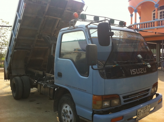 ขายรถบรรทุก 6 ล้อ (ดั้มดิน) ISUZU NPR หัวการ์ตูน เครื่อง 135 แรง เลขตัวรถ NPR66LX5T เลขเครื่องยนต์ 4HF-104289 แอร์เย็น อุปกรณ์ครบครัน เครื่องดี คัสซีสวย