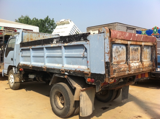 ขายรถบรรทุก 6 ล้อ (ดั้มดิน) ISUZU NPR หัวการ์ตูน เครื่อง 135 แรง เลขตัวรถ NPR66LX5T เลขเครื่องยนต์ 4HF-104289 แอร์เย็น อุปกรณ์ครบครัน เครื่องดี คัสซีสวย