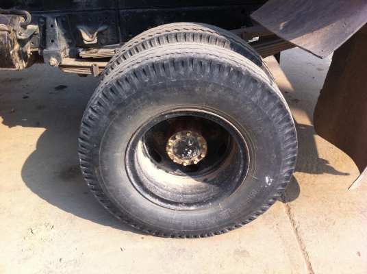 ขายรถบรรทุก 6 ล้อ (ดั้มดิน) ISUZU NPR หัวการ์ตูน เครื่อง 135 แรง เลขตัวรถ NPR66LX5T เลขเครื่องยนต์ 4HF-104289 แอร์เย็น อุปกรณ์ครบครัน เครื่องดี คัสซีสวย