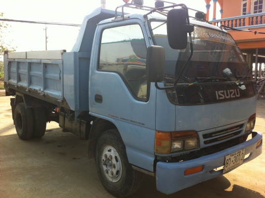 ขายรถบรรทุก 6 ล้อ (ดั้มดิน) ISUZU NPR หัวการ์ตูน เครื่อง 135 แรง เลขตัวรถ NPR66LX5T เลขเครื่องยนต์ 4HF-104289 แอร์เย็น อุปกรณ์ครบครัน เครื่องดี คัสซีสวย