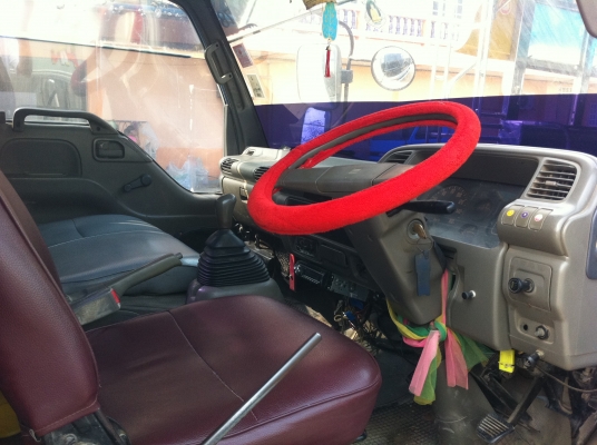 ขายรถบรรทุก 6 ล้อ (ดั้มดิน) ISUZU NPR หัวการ์ตูน เครื่อง 135 แรง เลขตัวรถ NPR66LX5T เลขเครื่องยนต์ 4HF-104289 แอร์เย็น อุปกรณ์ครบครัน เครื่องดี คัสซีสวย