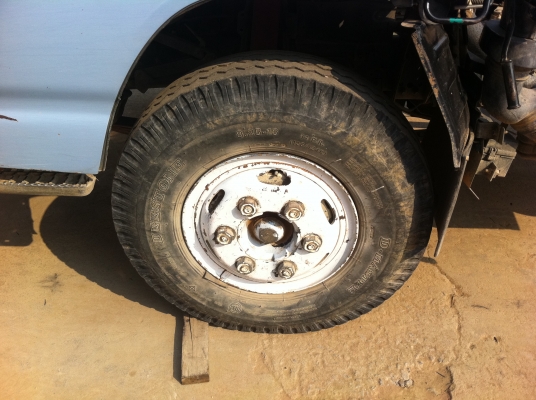 ขายรถบรรทุก 6 ล้อ (ดั้มดิน) ISUZU NPR หัวการ์ตูน เครื่อง 135 แรง เลขตัวรถ NPR66LX5T เลขเครื่องยนต์ 4HF-104289 แอร์เย็น อุปกรณ์ครบครัน เครื่องดี คัสซีสวย