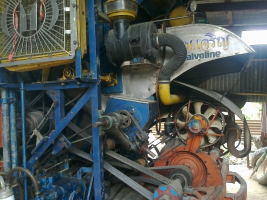 (รถอยู่สุรินทร์อำเภอสังขะรถปี09)ขายรถเกี่ยวข้าวสภาพดีมากเครื่องดีระบบทุกอย่างใช้ได้ครบซื้อไปใช้งานได้เลย อุ้มได้สองตันครึ่ง เครื่อง ISUZU 210แรงซื้อป้ายแดงมาสองล้านกว่า(ที่ขายเพราะไม่มีคนขับคนขับเล่นตัวเบื่อ