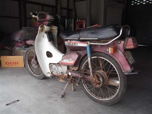 ขาย C700 มีเล่มทะเบียนสภาพแห้งๆเดิมๆ (จัดส่งต่างจังหวัดได้ครับ)