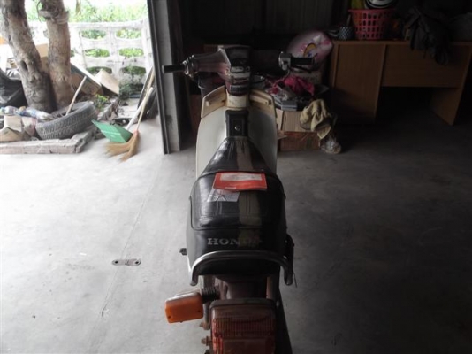 ขาย C700 มีเล่มทะเบียนสภาพแห้งๆเดิมๆ (จัดส่งต่างจังหวัดได้ครับ)