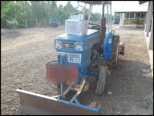 รถไถ E15 สภาพดี สวยๆ