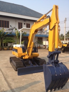 รถขุด-ดัน KOMATSU PC40-6 มือสองญี่ปุ่นแท้ นำเข้าเอง ทำสีใหม่ พร้อมใช้งาน