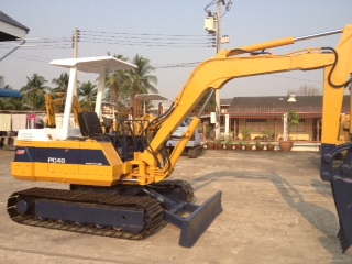 รถขุด-ดัน KOMATSU PC40-6 มือสองญี่ปุ่นแท้ นำเข้าเอง ทำสีใหม่ พร้อมใช้งาน