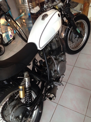 คนรู้จักฝากลงขาย sr400 cafe อินวอย ติดต่อเจ้าของโดยตรงเลยครับ