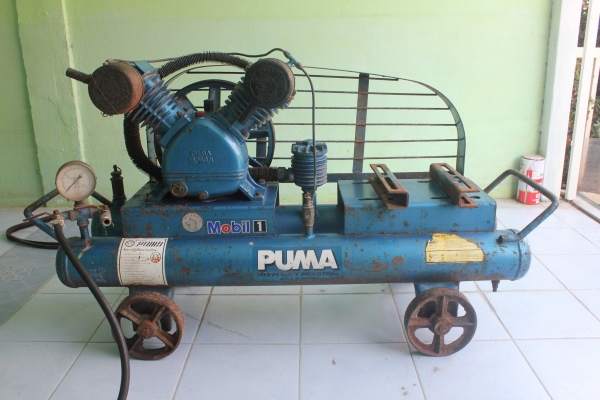 ปั๊มลม2 สูบ ยี่ห้อ PUMA   (ของแท้ๆครับ)มากกว่า3 แรง สภาพดีครับ